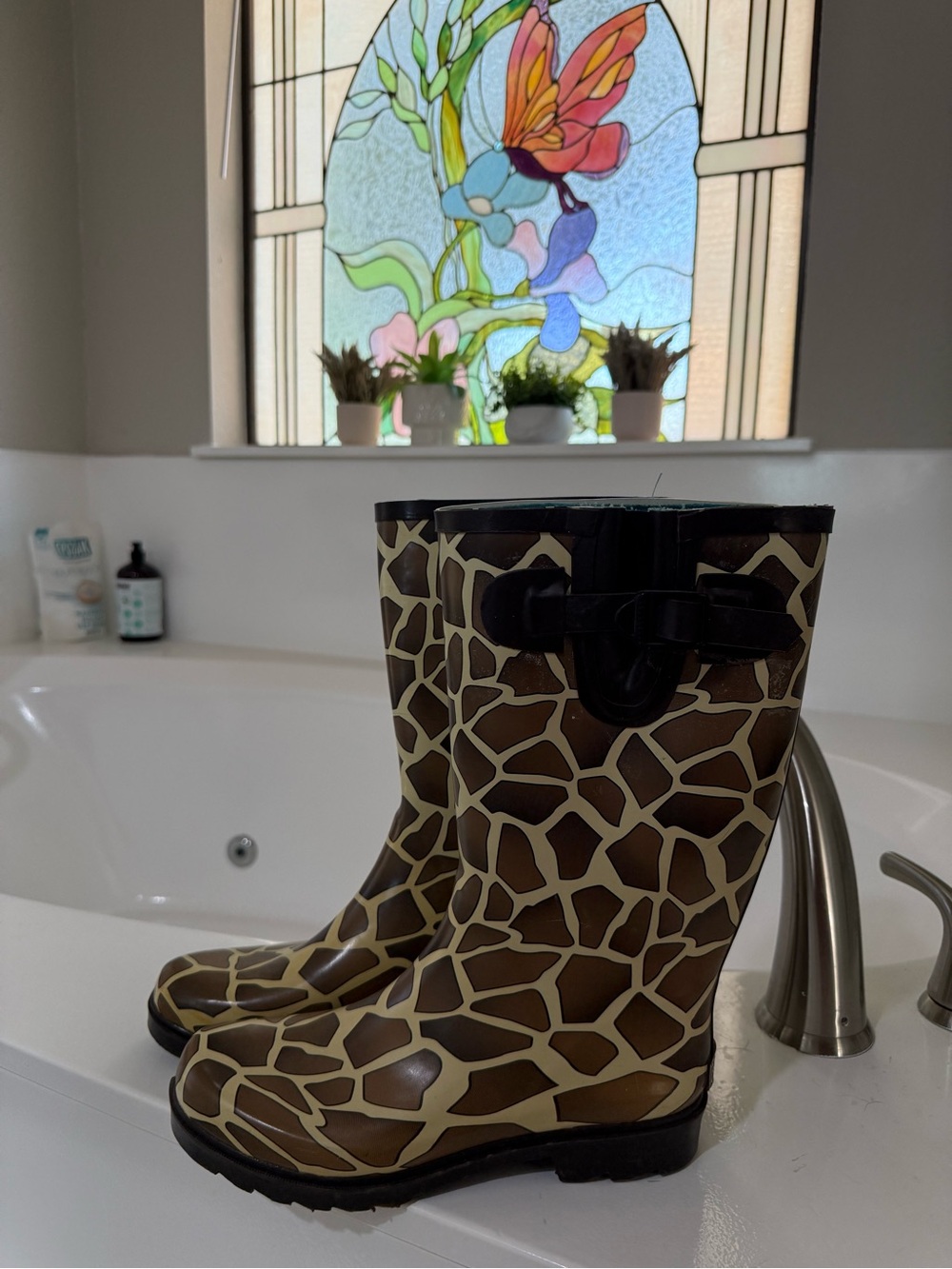 Women’s Giraffe-Print Rain Boots - Brown